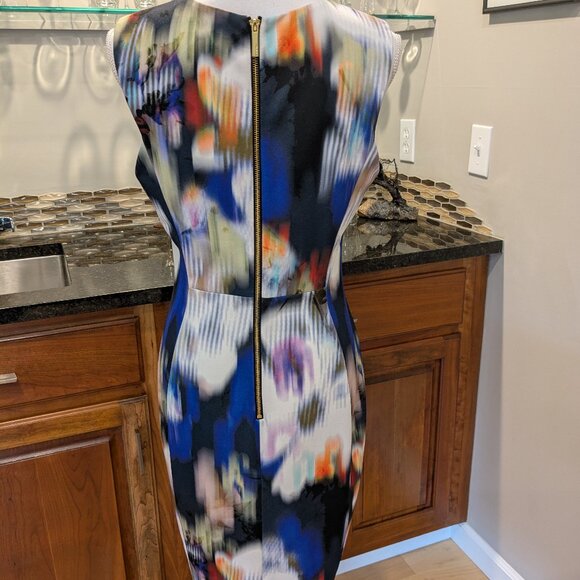 Lovely Calvin Klein Blue & Ivory Abstract Print Sleeveless Sheath Dress Size 8 - Picture 5 of 5